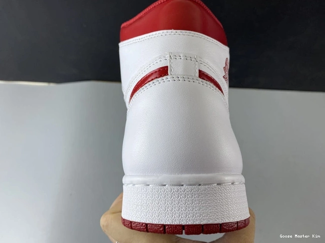 Air Jordan (2017) 555088-103 1 Retro Metallic Red 0820